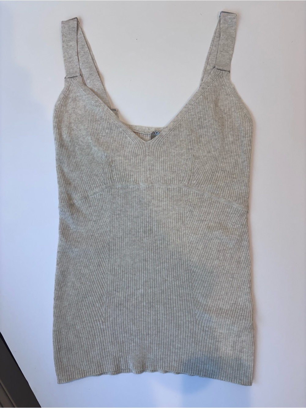 Ribbed Knit V-Neck Tank Top heather tan-Gray - Margaret O’ Leary